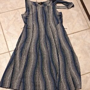 y ILE Stretch Sleeveless  Patterned Dress Size 14.  EUC